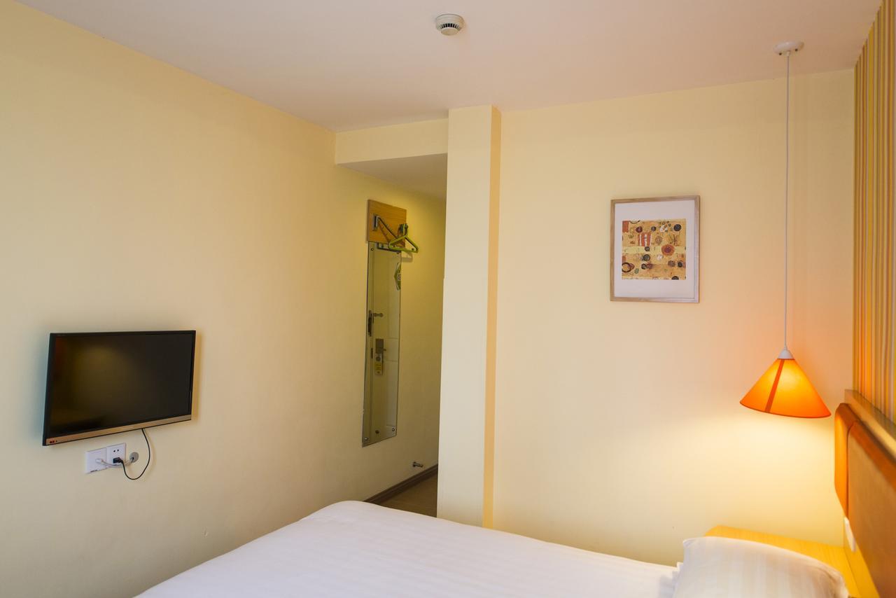 Home Inn Qingdao South Siliu Road Kültér fotó